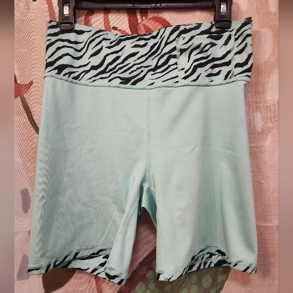 Define Powerhold High Waisted 6" Shorts - Picture 5 of 7